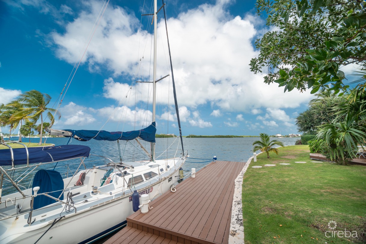 Canal-front Townhouse Governors Harbour Smb Corridor