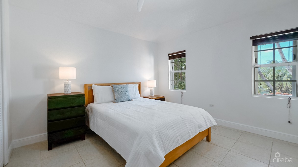 Canal-front Townhouse Governors Harbour Smb Corridor - Image 9