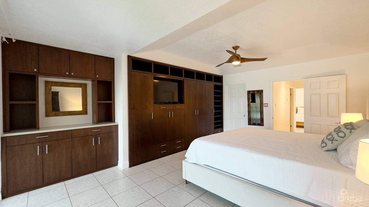 Canal-front Townhouse Governors Harbour Smb Corridor - Image 10