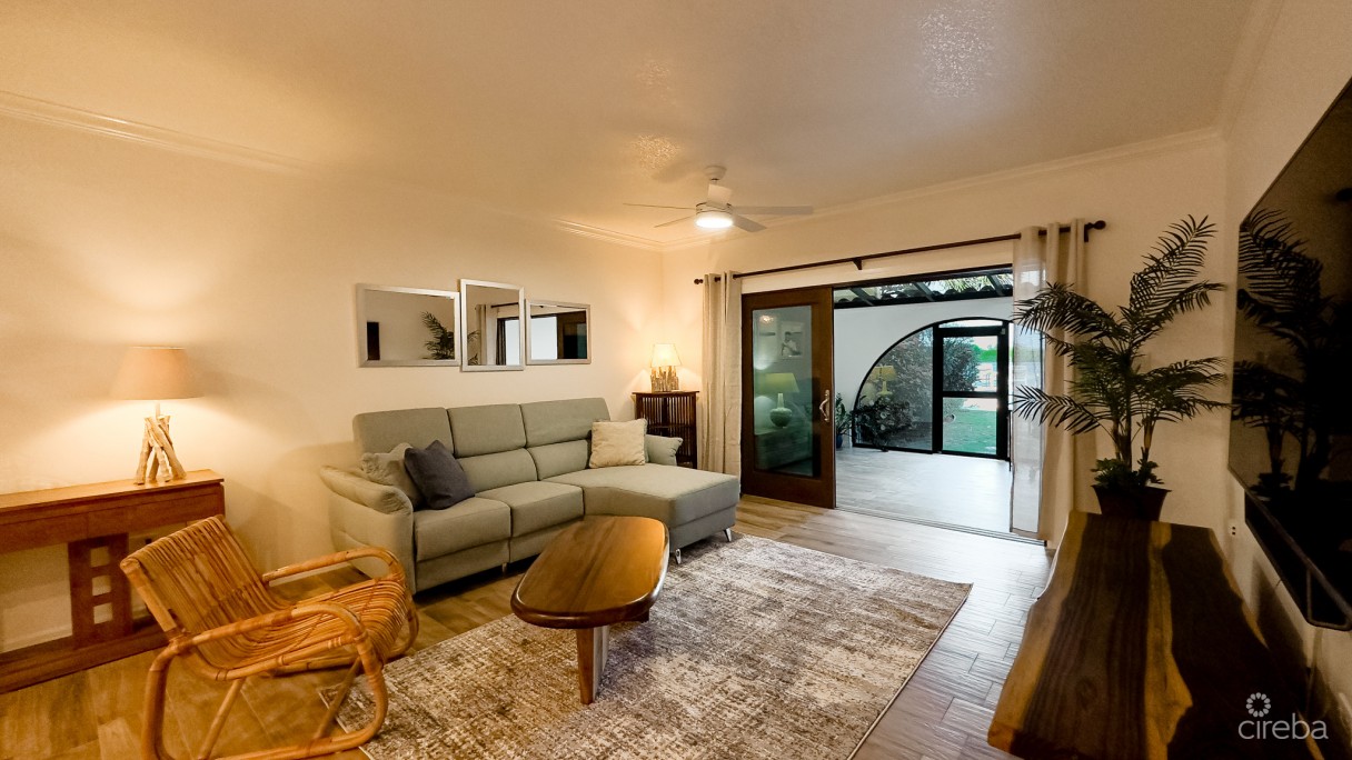 Canal-front Townhouse Governors Harbour Smb Corridor - Image 11