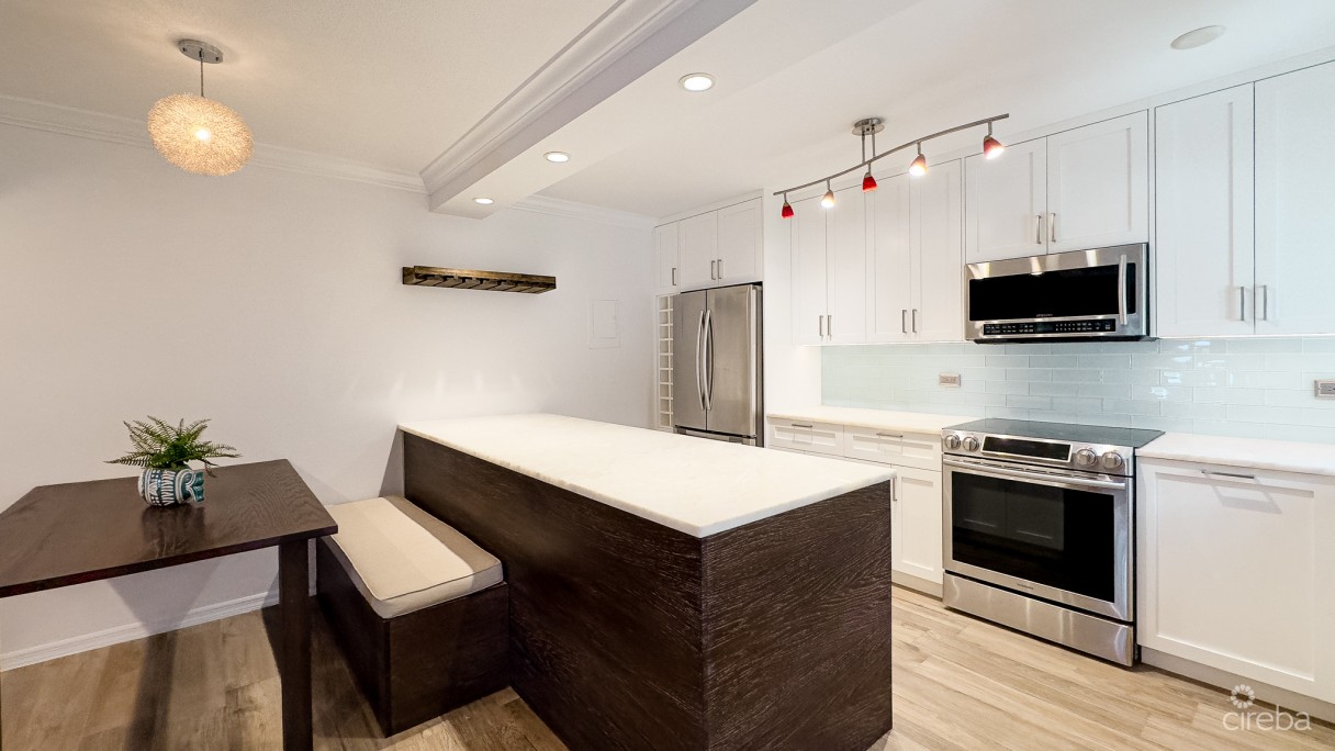 Canal-front Townhouse Governors Harbour Smb Corridor - Image 13