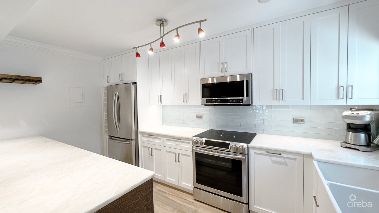 Canal-front Townhouse Governors Harbour Smb Corridor - Image 14