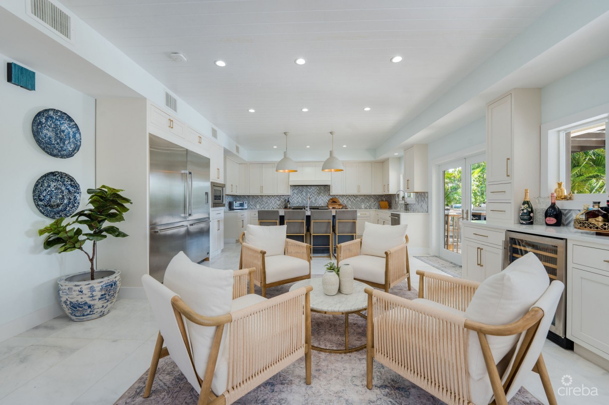 Fully Renovated 4-bed Canal Front Home With Den & Dock | The Shores - Image 5