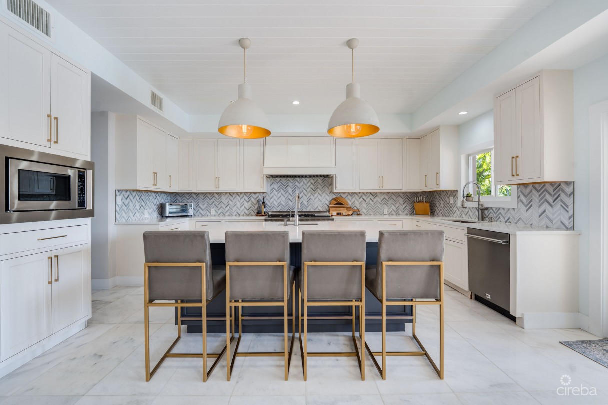 Fully Renovated 4-bed Canal Front Home With Den & Dock | The Shores - Image 6