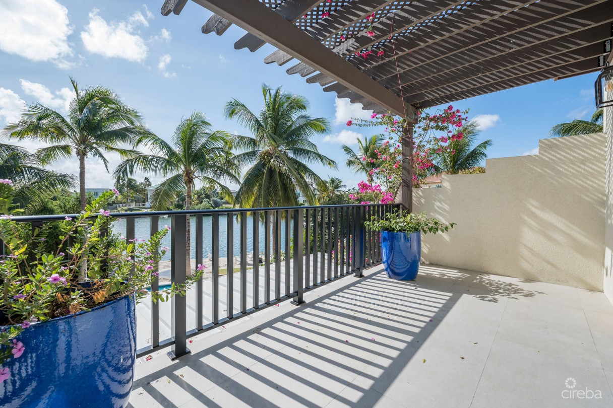 Fully Renovated 4-bed Canal Front Home With Den & Dock | The Shores - Image 16