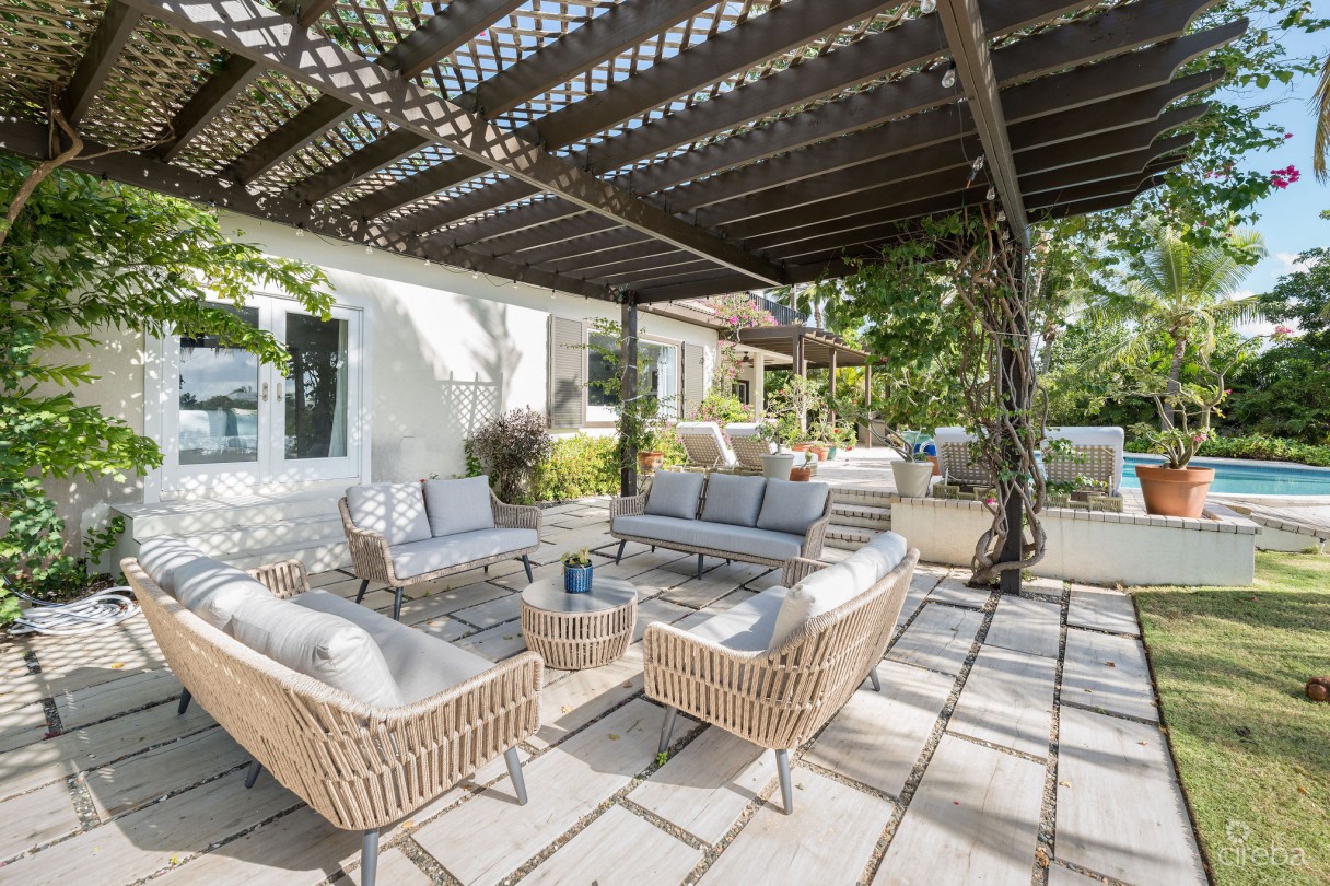 Fully Renovated 4-bed Canal Front Home With Den & Dock | The Shores - Image 21