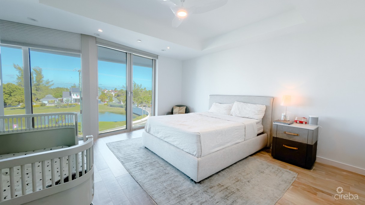 Tides Beachfront Residence - Image 10