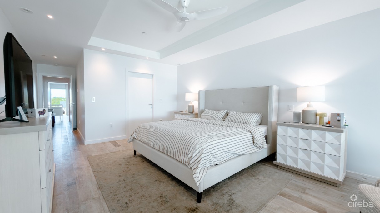 Tides Beachfront Residence - Image 9