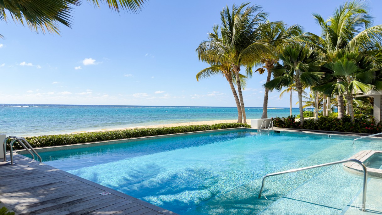 Tides Beachfront Residence - Image 18