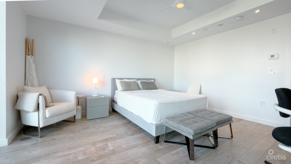 Tides Beachfront Residence - Image 11