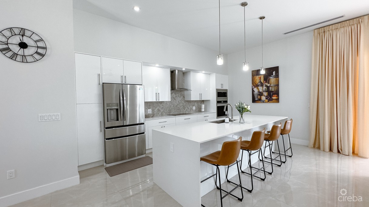 Tarpon Circle 4 Bed Family Home - Image 2