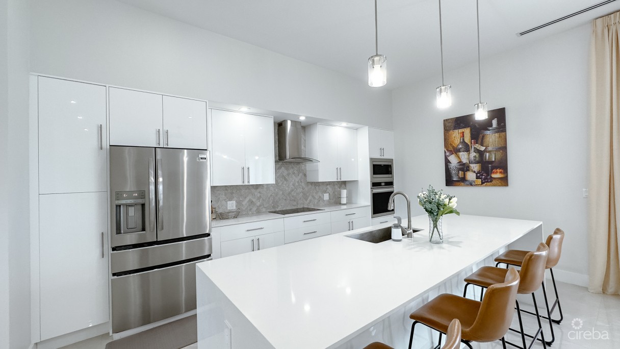 Tarpon Circle 4 Bed Family Home - Image 4