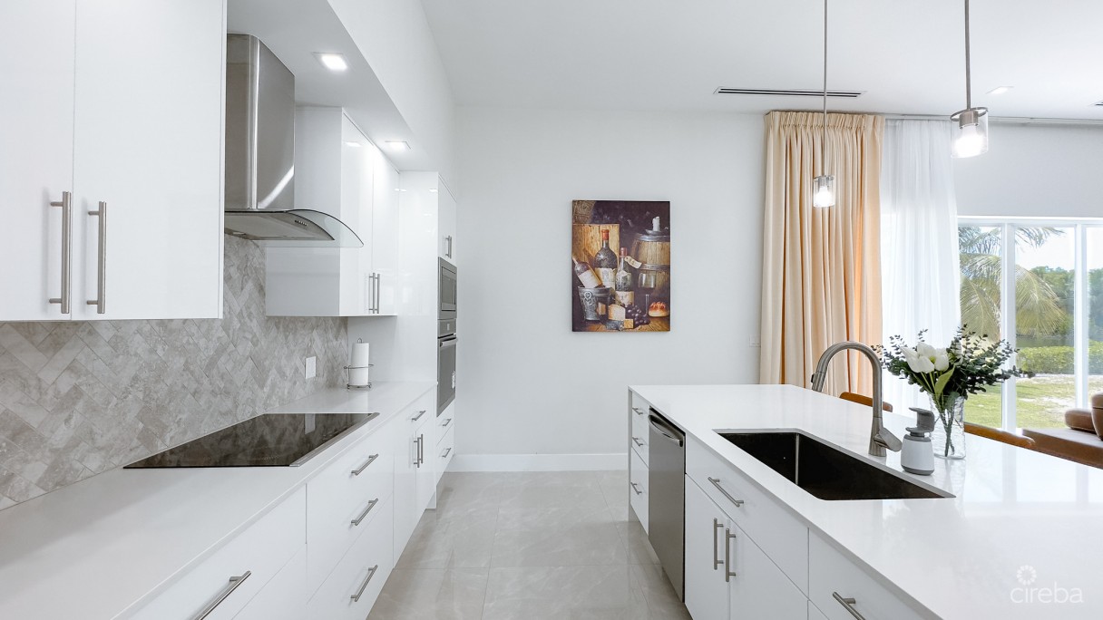 Tarpon Circle 4 Bed Family Home - Image 3