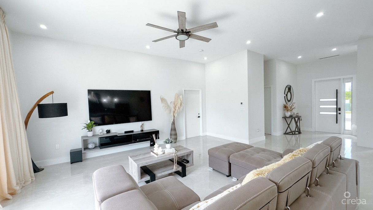 Tarpon Circle 4 Bed Family Home - Image 7