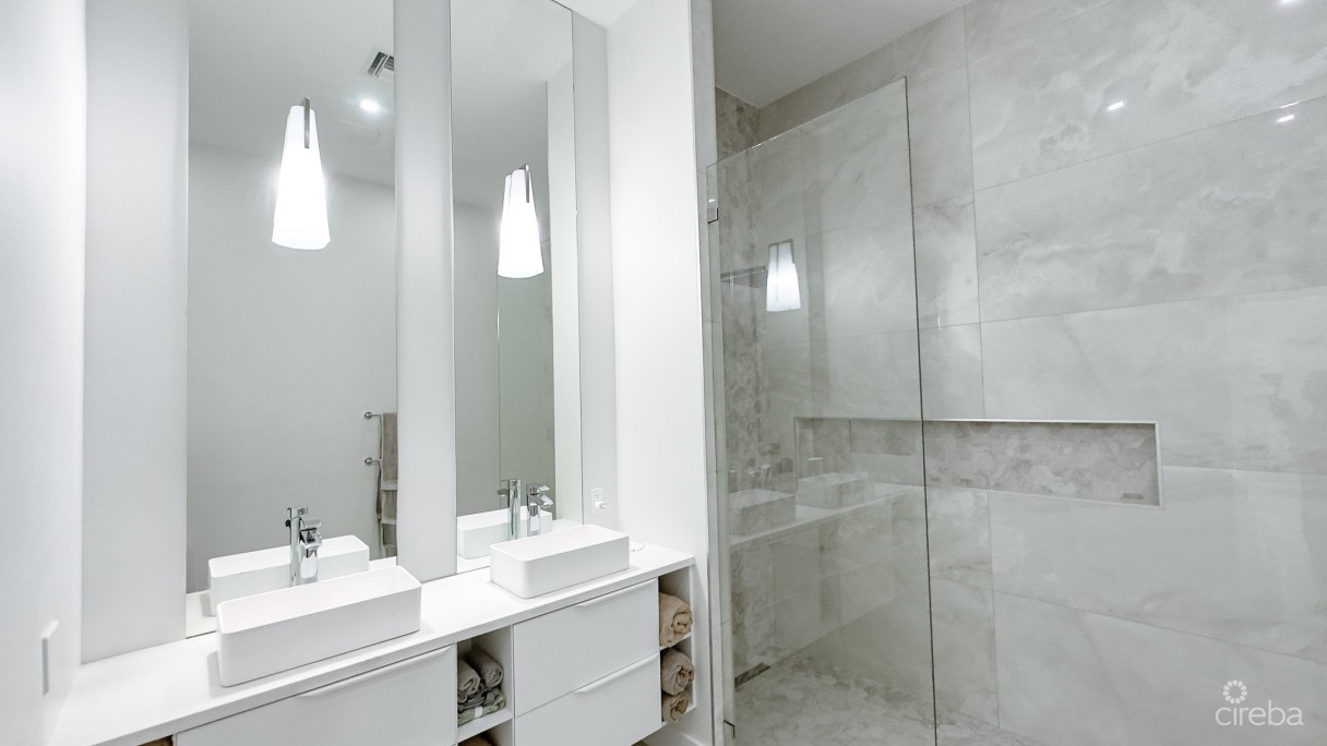 Tarpon Circle 4 Bed Family Home - Image 10