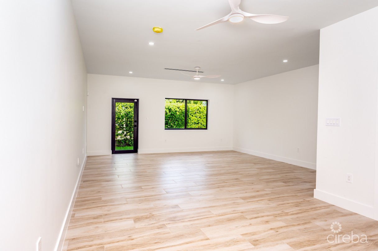 Lavania Court - Gated - Large 2 Bed 2 Bath Townhomes - Image 4