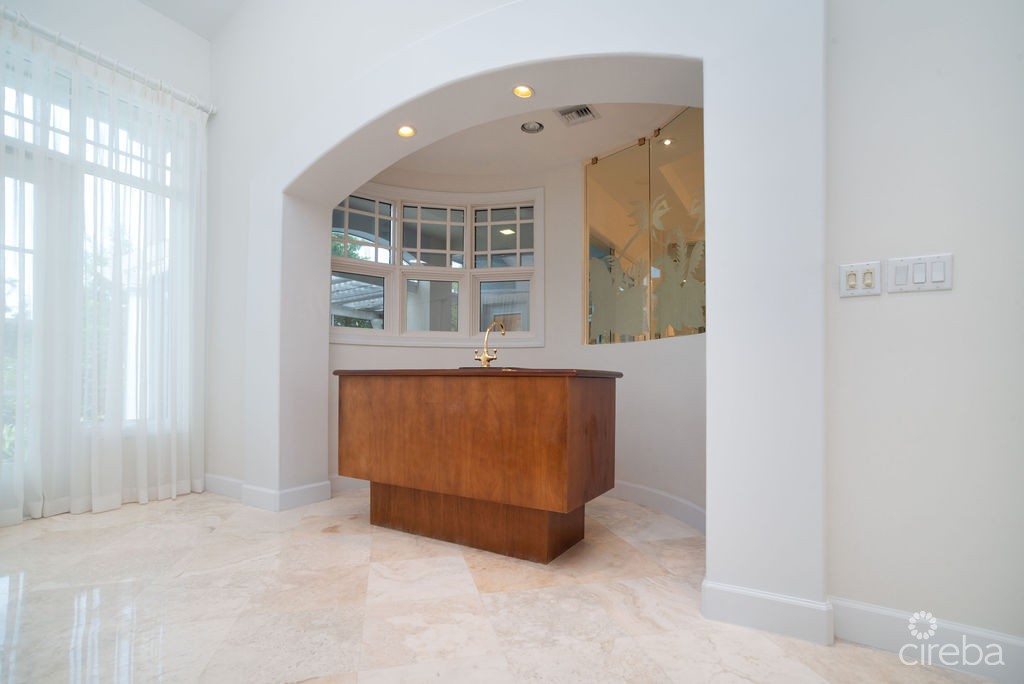 Britannia Kings Court Totally Renovated Townhome Sellers Motivated! - Image 3