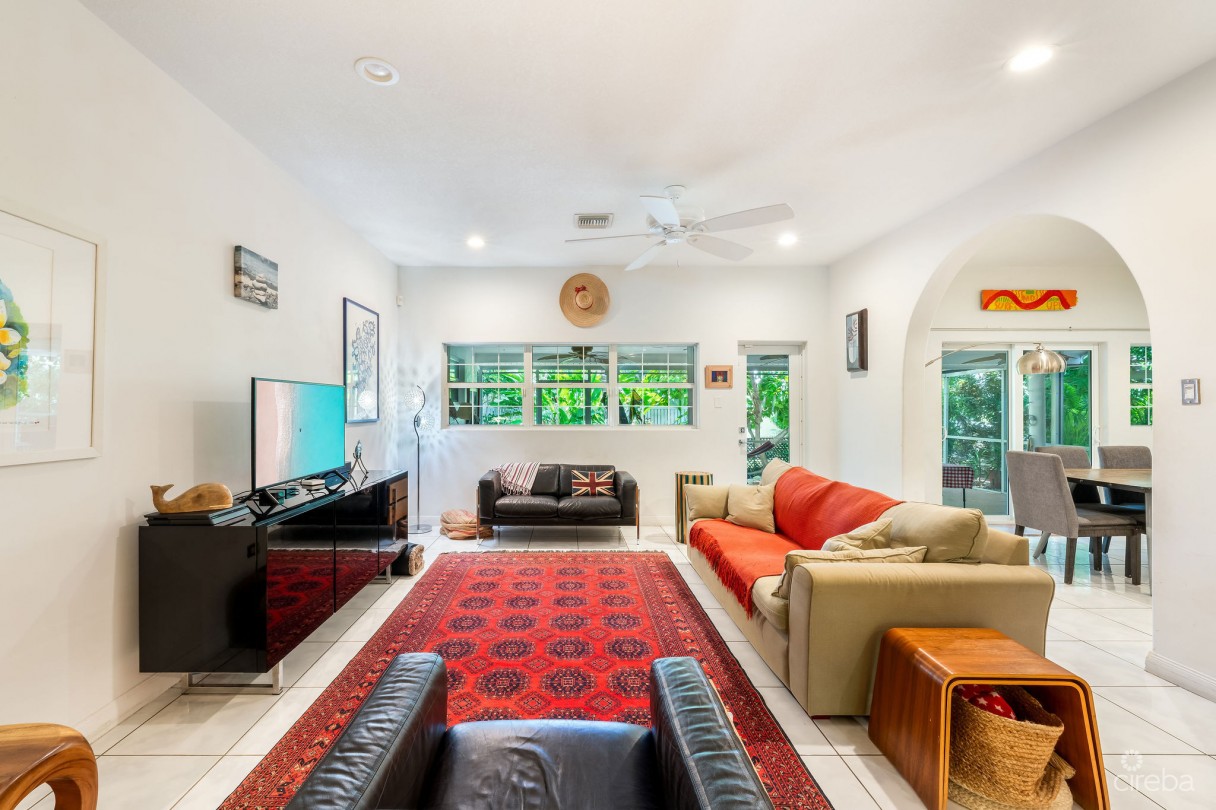 Mulberry Drive 35, South Sound Home - Image 2