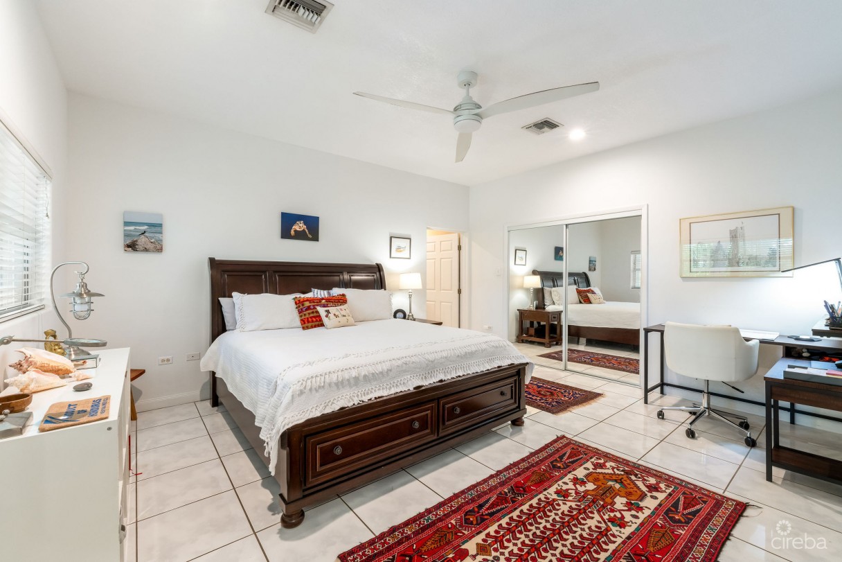 Mulberry Drive 35, South Sound Home - Image 7