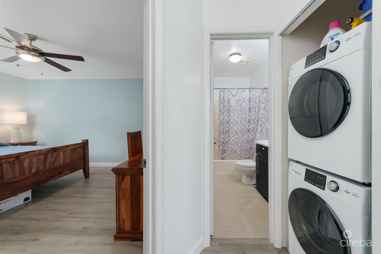 Palm Springs Spacious One Bed - Rare Find - Image 9