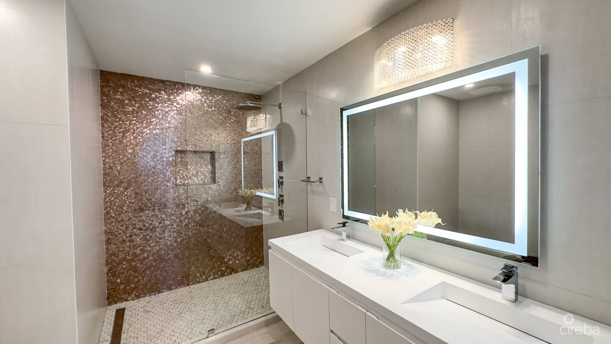 Beach Front Condo - 3 Bed - South Bay Beach Club - Image 10