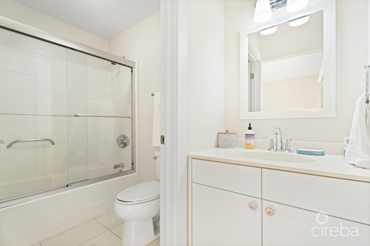 Island House 15, Rum Point Beachfront Townhome - Image 23