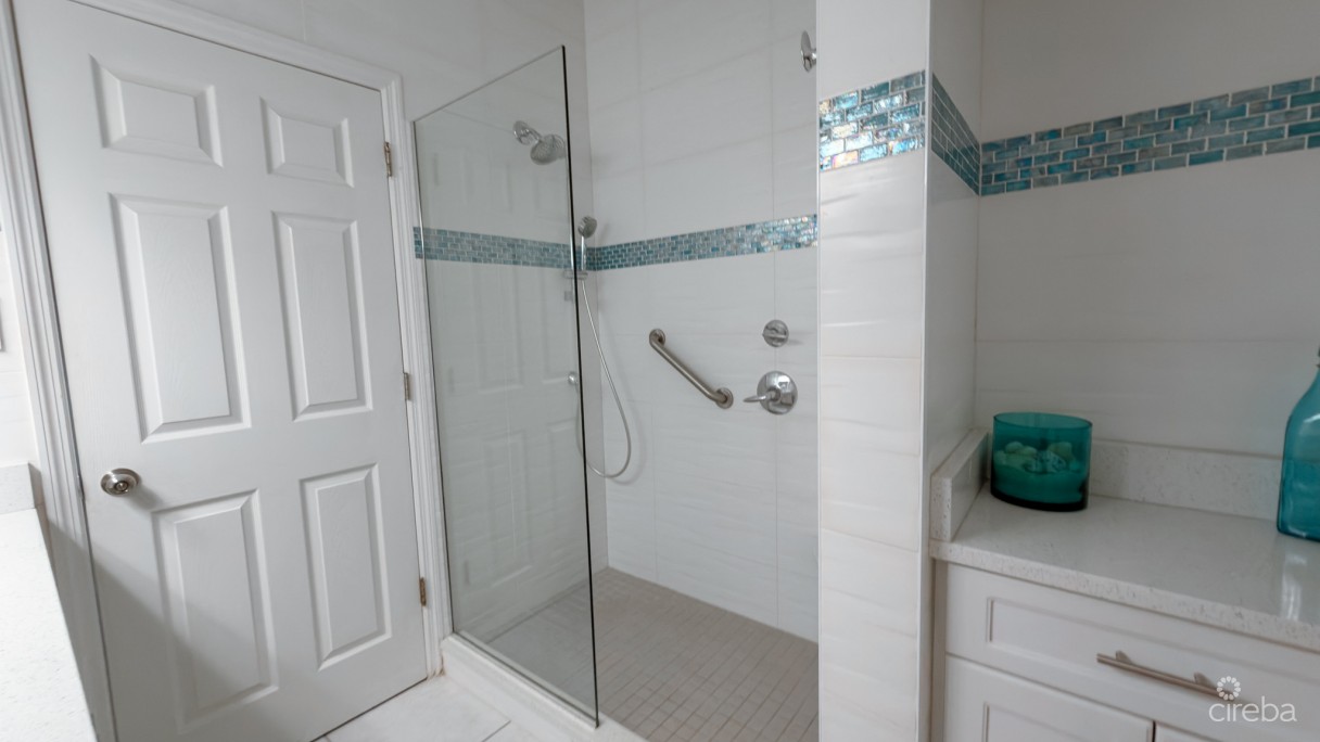 Villas Of The Galleon Condo Seven Mile Beach - Image 13