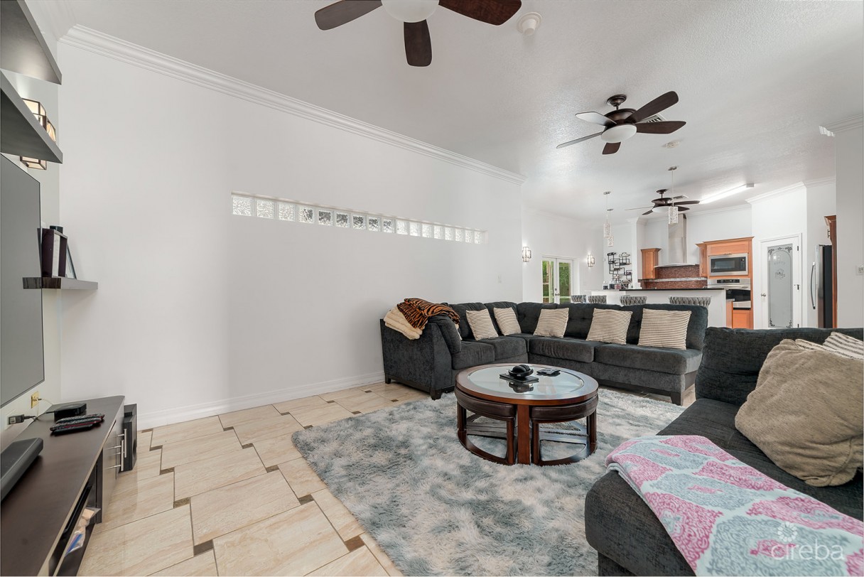 3 Bed Midway Close Family Home - Image 2