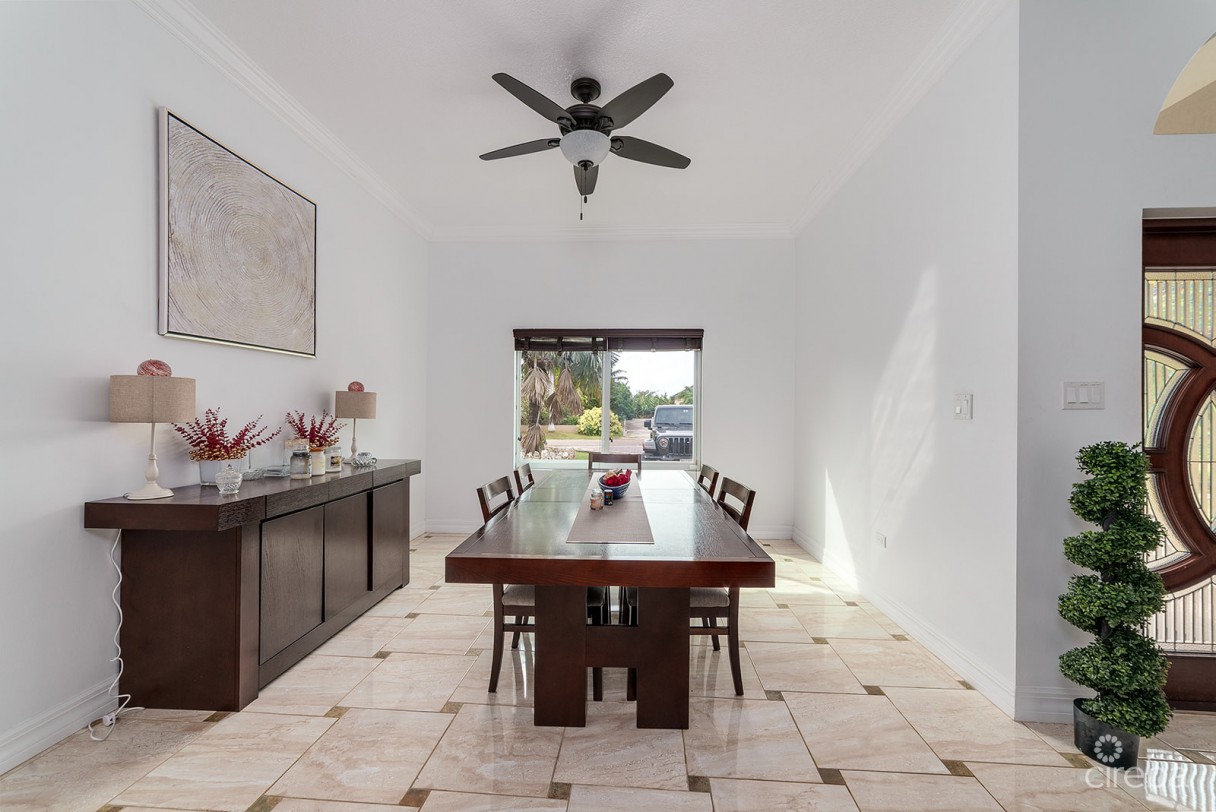 3 Bed Midway Close Family Home - Image 1