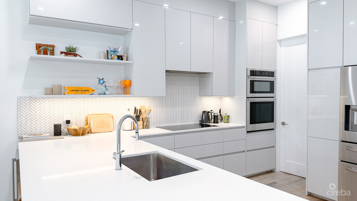 Aura 3 Bed Corner Condo - Image 10