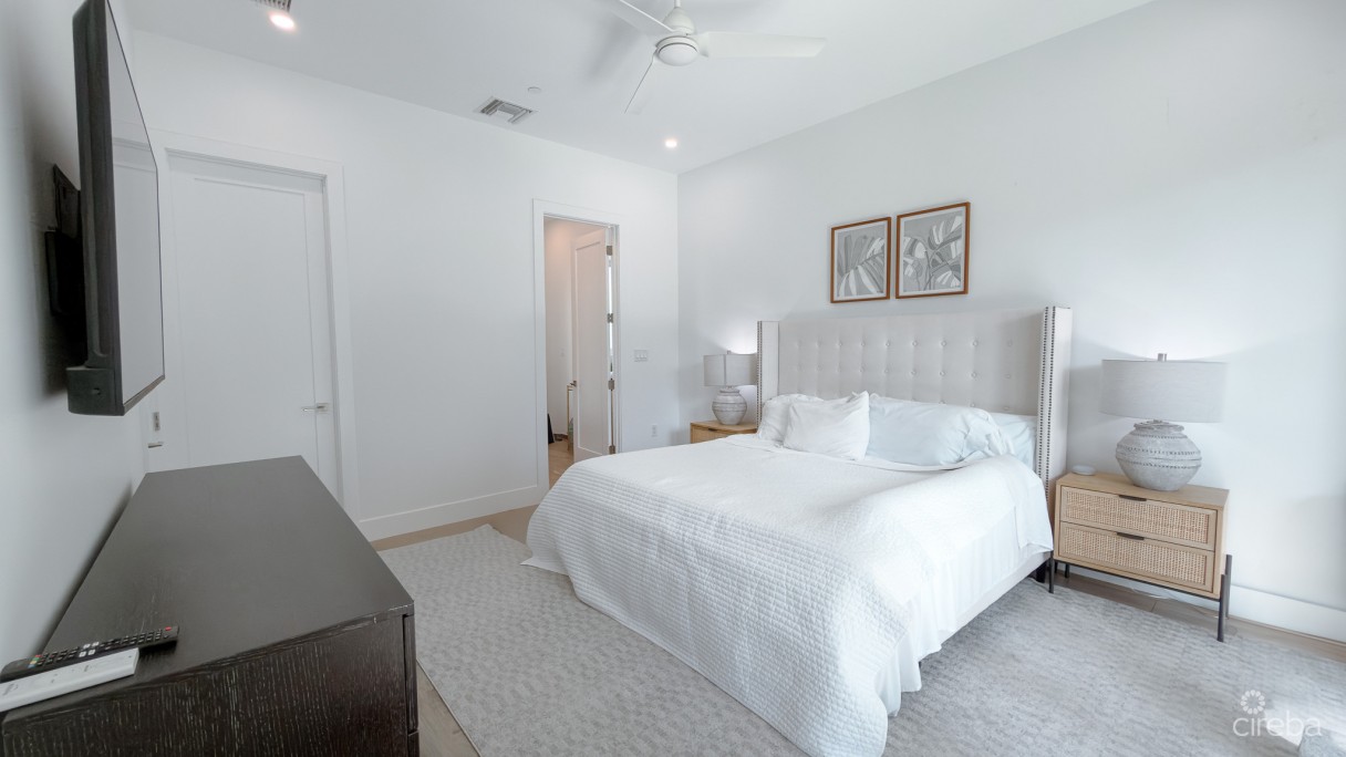 Aura 3 Bed Corner Condo - Image 12