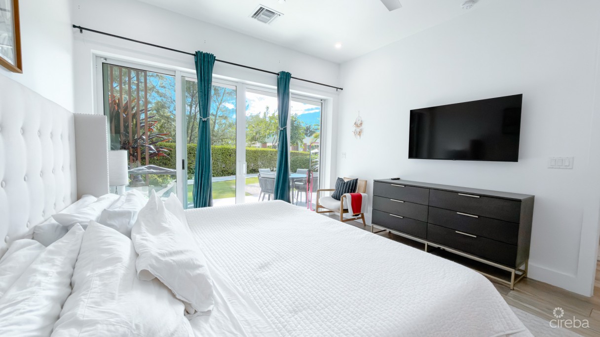 Aura 3 Bed Corner Condo - Image 16