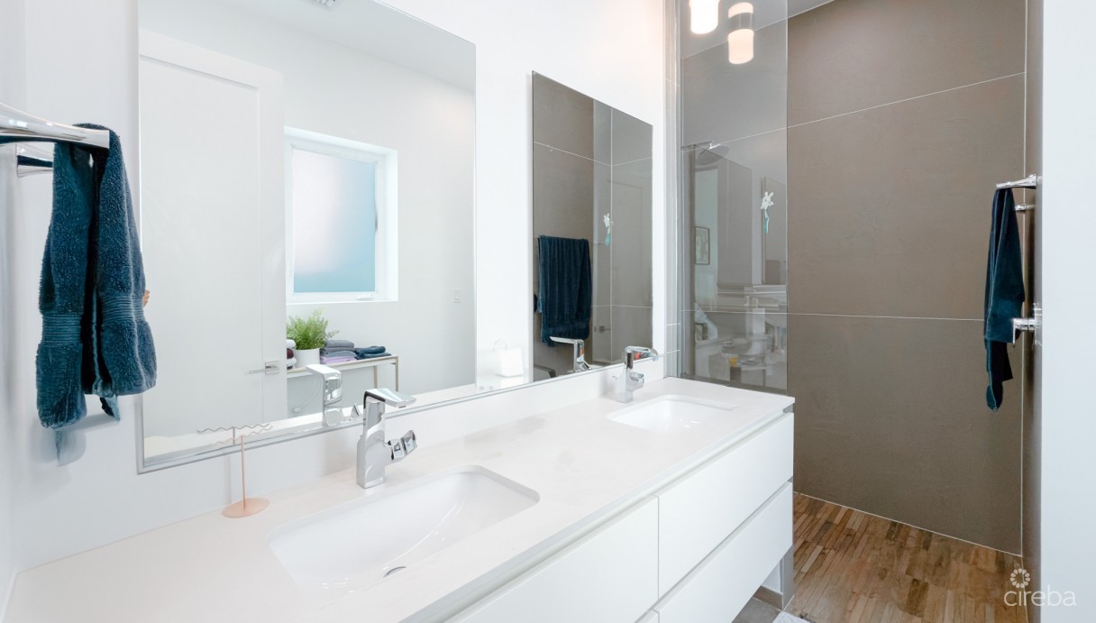 Aura 3 Bed Corner Condo - Image 17