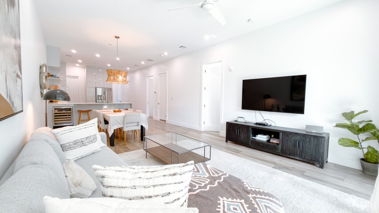 Aura 3 Bed Corner Condo - Image 21