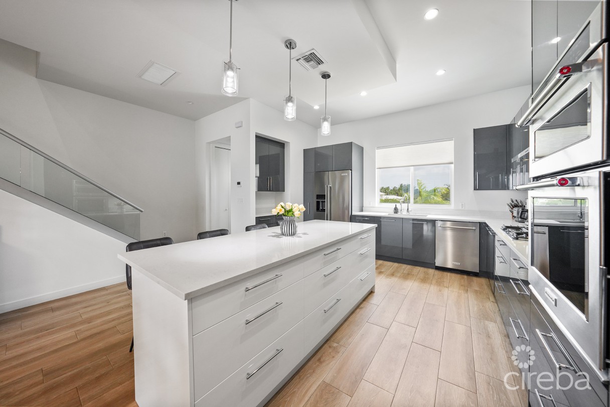 Ocean Crest #21,  Luxury Waterfront Town Home W/dock - Image 4