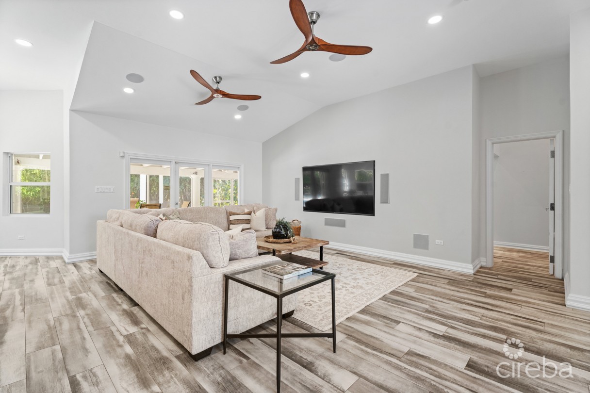 Jacaranda Court 35, South Sound Home - Image 4