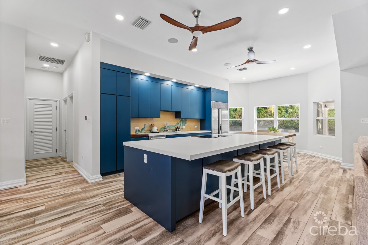 Jacaranda Court 35, South Sound Home - Image 7