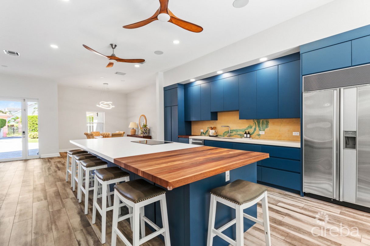 Jacaranda Court 35, South Sound Home - Image 9