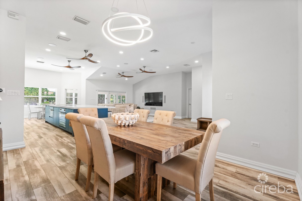 Jacaranda Court 35, South Sound Home - Image 11