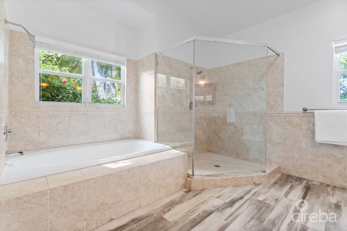 Jacaranda Court 35, South Sound Home - Image 15