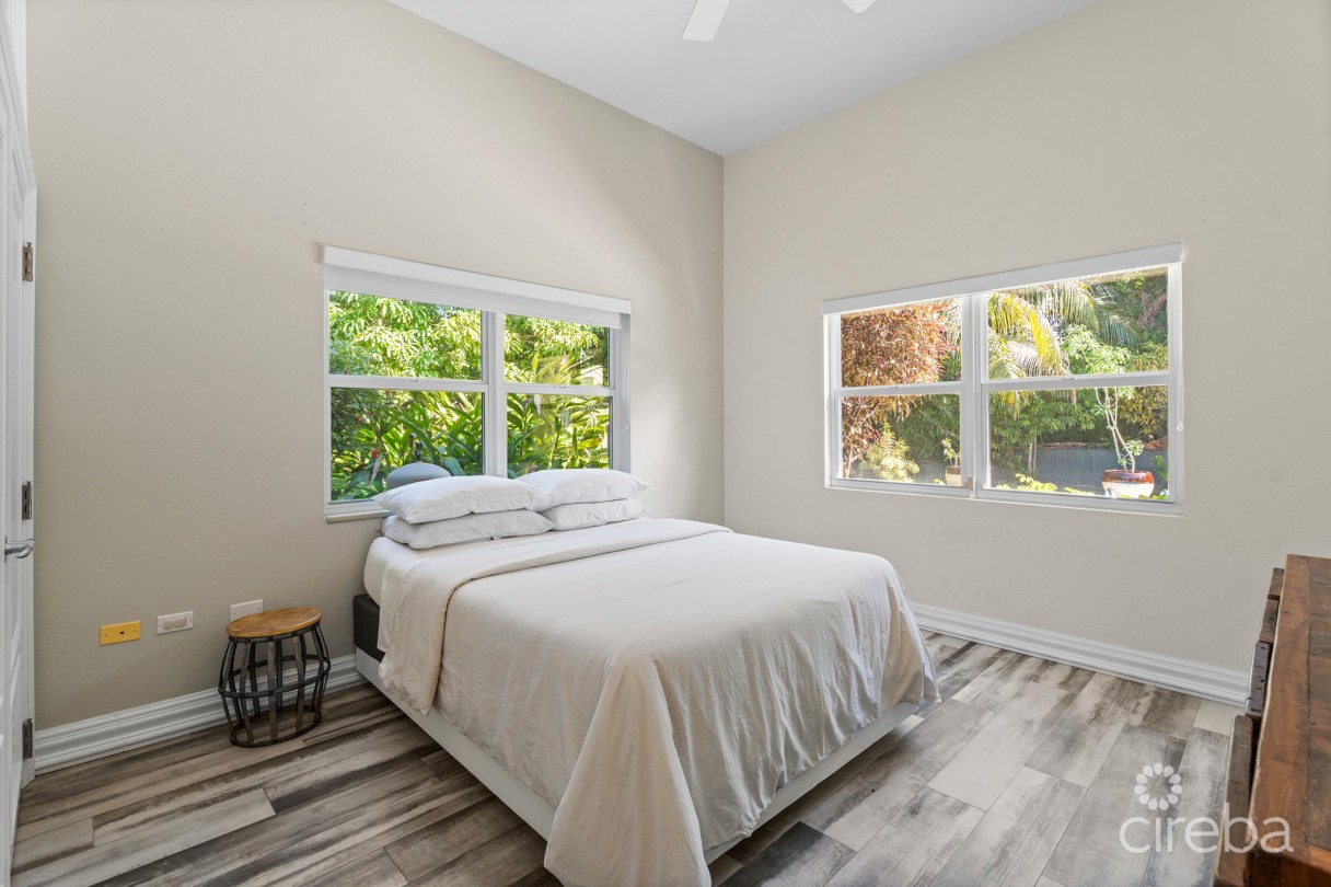 Jacaranda Court 35, South Sound Home - Image 16