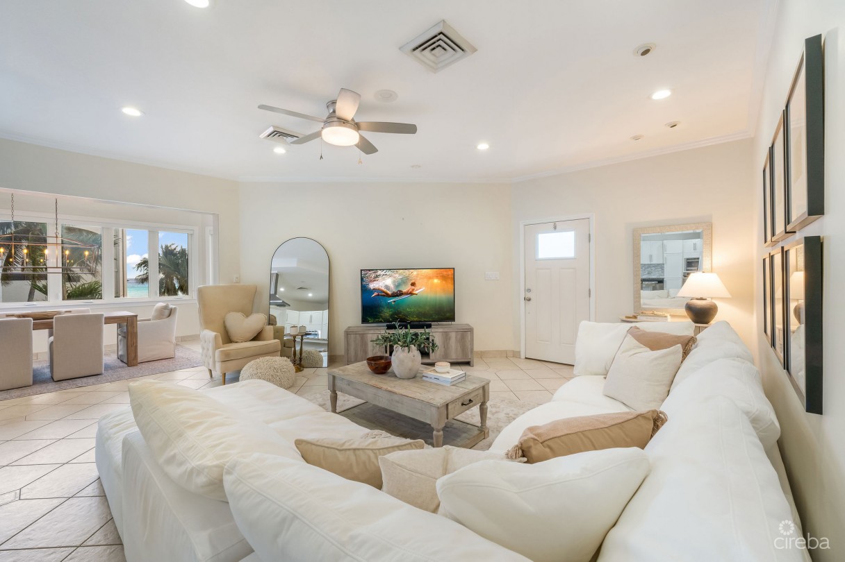 Poinsettia Penthouse B7, Seven Mile Corridor - Image 4