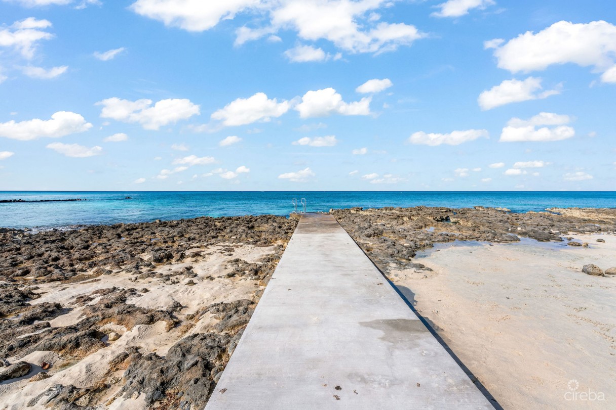 Poinsettia Penthouse B7, Seven Mile Corridor - Image 1