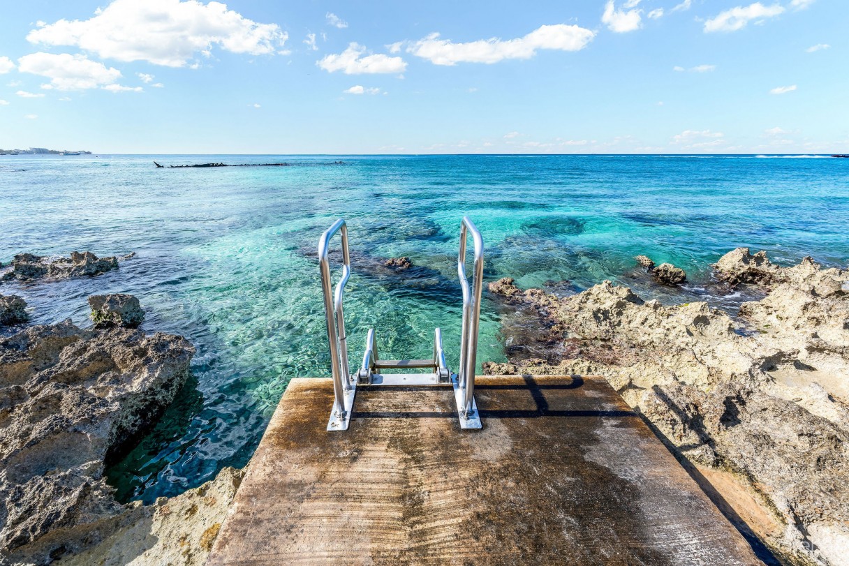 Poinsettia Penthouse B7, Seven Mile Corridor - Image 2