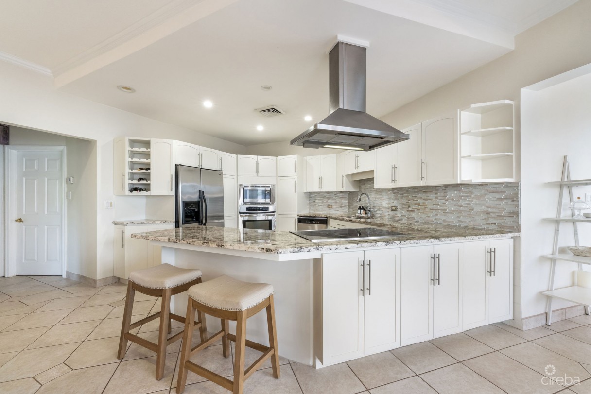 Poinsettia Penthouse B7, Seven Mile Corridor - Image 5