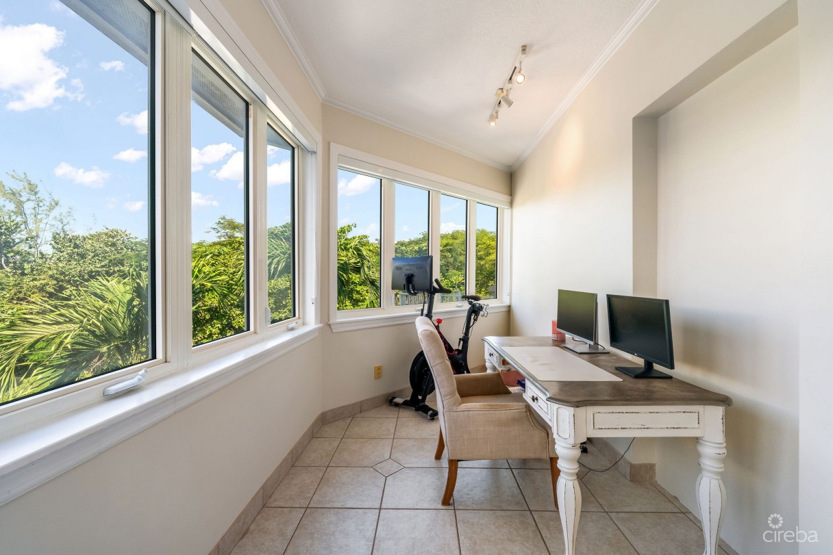 Poinsettia Penthouse B7, Seven Mile Corridor - Image 8