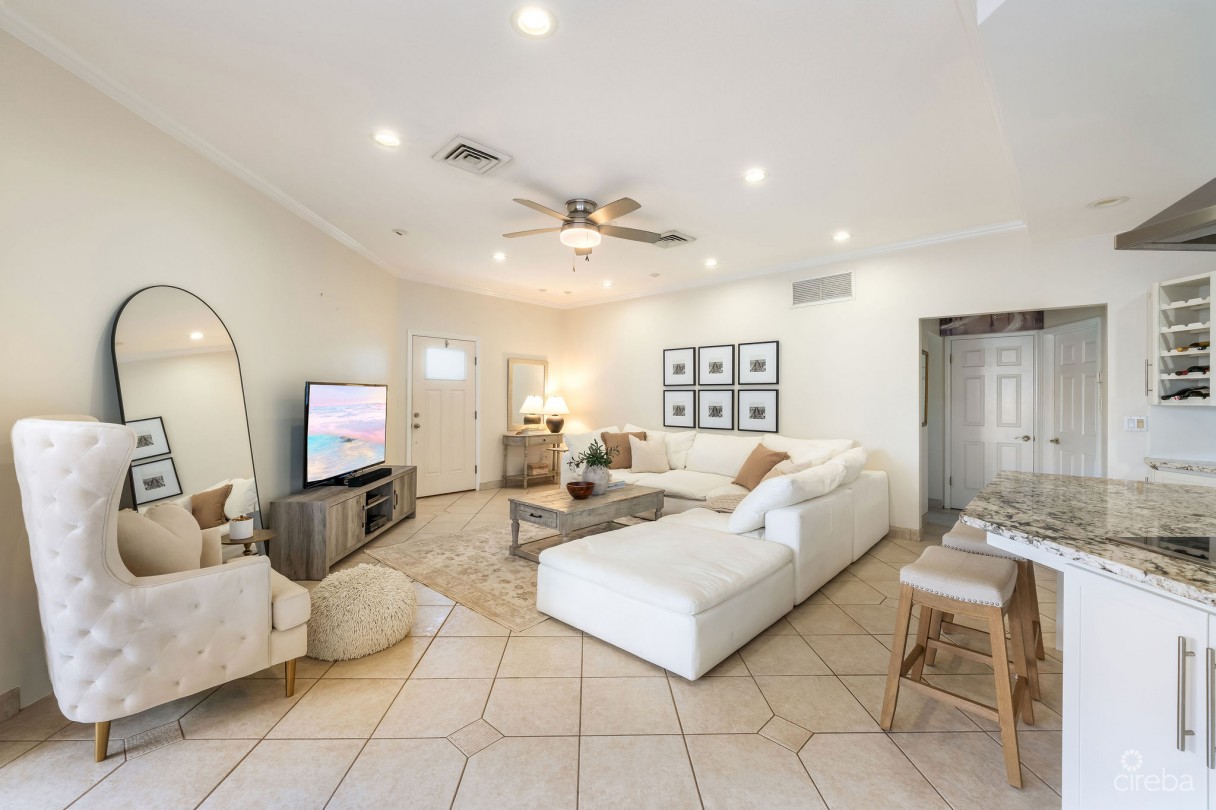 Poinsettia Penthouse B7, Seven Mile Corridor - Image 9