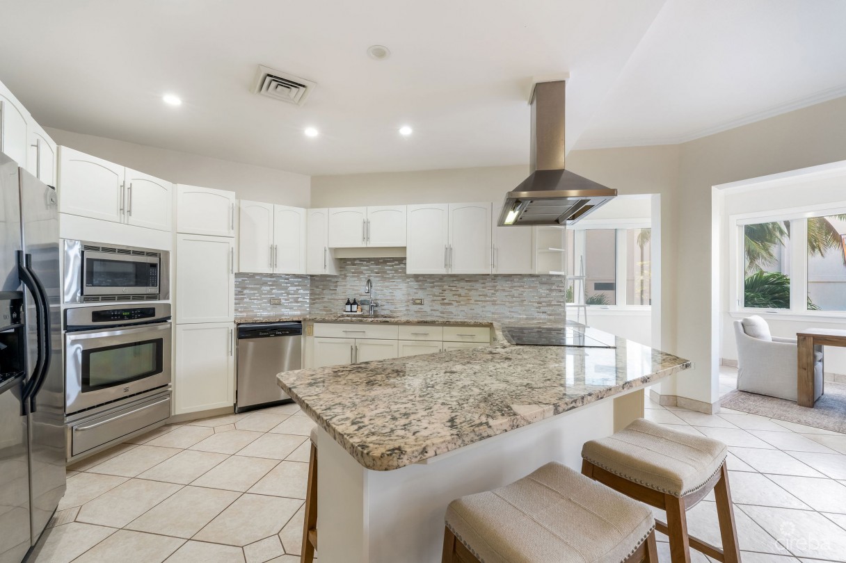 Poinsettia Penthouse B7, Seven Mile Corridor - Image 10