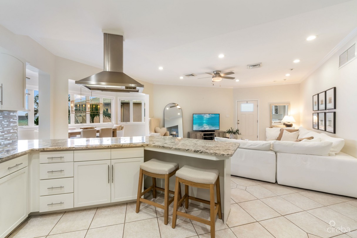 Poinsettia Penthouse B7, Seven Mile Corridor - Image 12