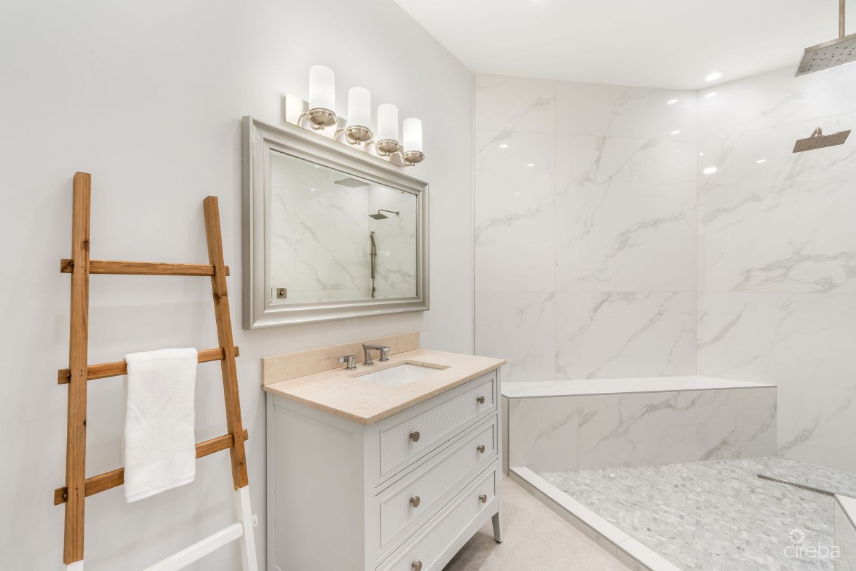 Poinsettia Penthouse B7, Seven Mile Corridor - Image 14